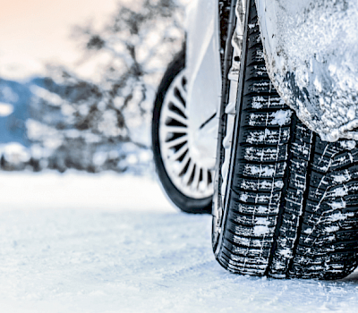 Ik ga op wintersport en neem mee: ski's, skikleding en... winterbanden?